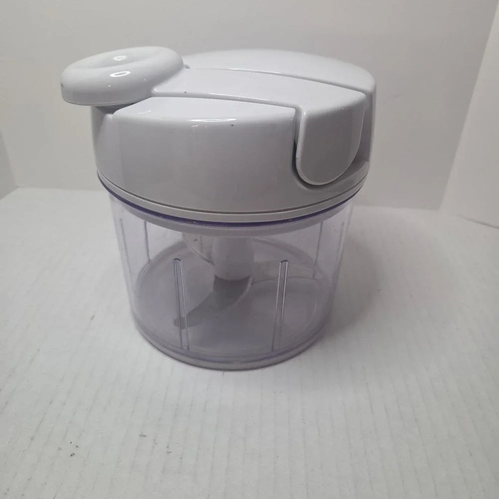#2593 Pampered Chef Manual Food Processor  Pre-Owned